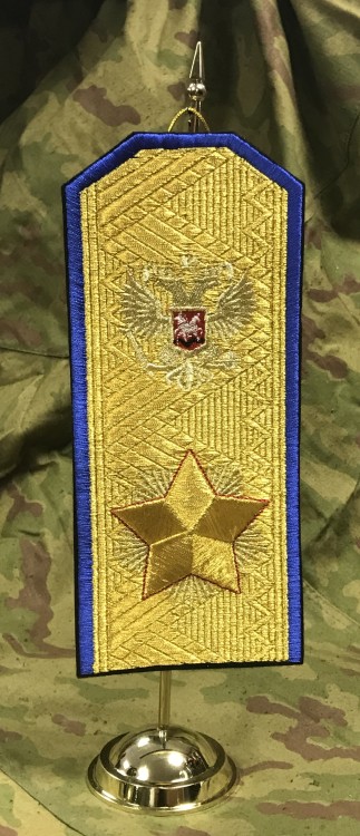Погон маршальский ФСО сувенирный на стойке